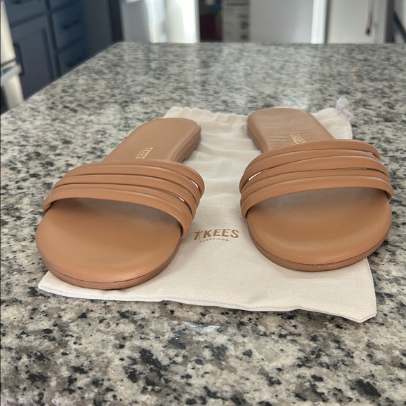 Tkees Serena slides size 8 Pout - Picture 12 of 12